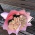 Монобукет із 25 рожево-кремових троянд сорту Пінк Атена в стильному рожевому упакуванні_1