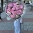 Авторський букет із рожевих півоній, піоновидних спрейних рожевих троянд, рожевих гортензій та оксіпеталуму_1