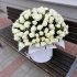 Квіткова композиція-гігант розміру XXL із 151 білої троянди в білому гіганстькому боксі_1