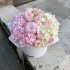 Квітковий бокс розміру L в біло-рожевих тонах півоніями, гортензіями, спрейними піоновидними трояндами _2
