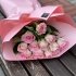 Монобукет із 11 рожевих троянд, зібраних по спіралі в стильному рожевому упакуванні. _1
