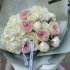 Авторський букет із білих півоній, піоновидних рожевих троянд, бокаловидних троянд, брунії та гортензій_1