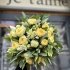 Тріобукет із тюльпанів, гіацинтів, спрейних піоновидних троянд в жовто-білих тонах_2